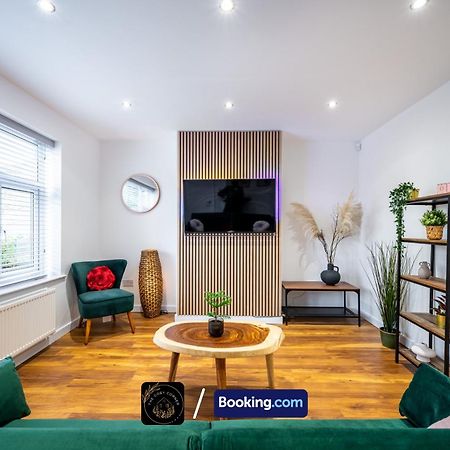 Cosy Corner: 3-Bedroom House with Garden and Free Parking Manchester Exterior photo