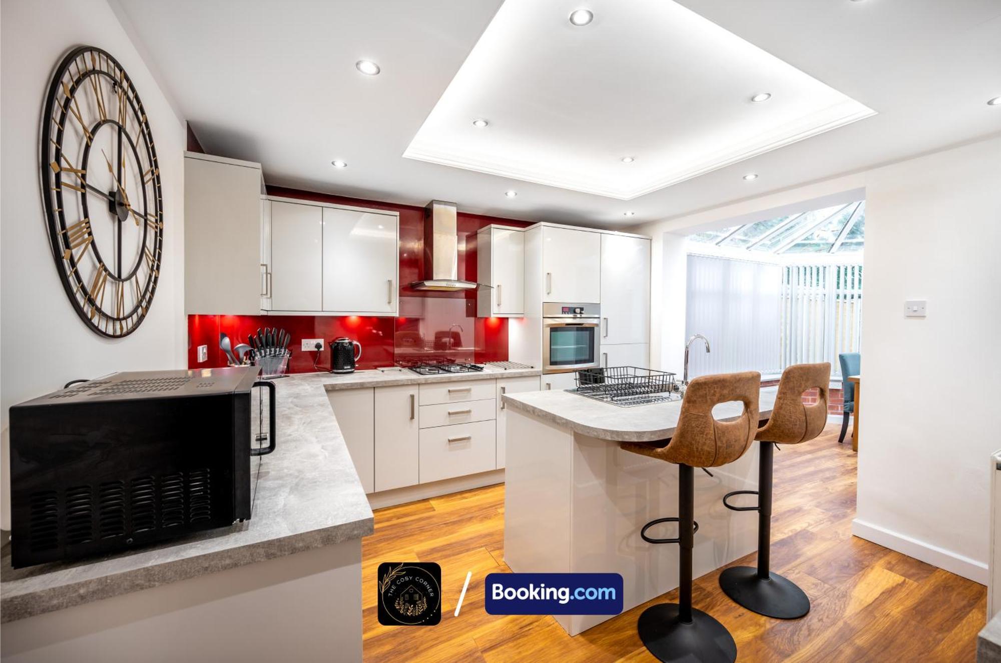 Cosy Corner: 3-Bedroom House with Garden and Free Parking Manchester Exterior photo