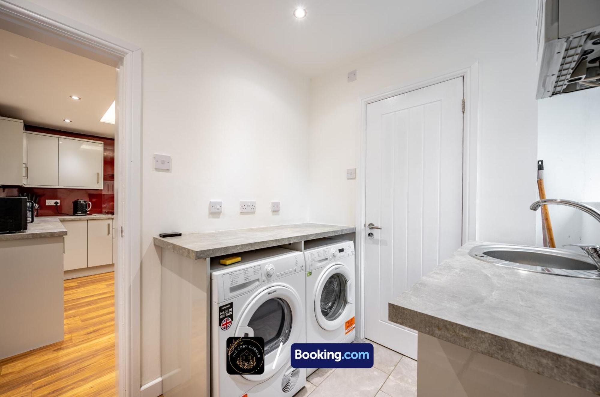 Cosy Corner: 3-Bedroom House with Garden and Free Parking Manchester Exterior photo