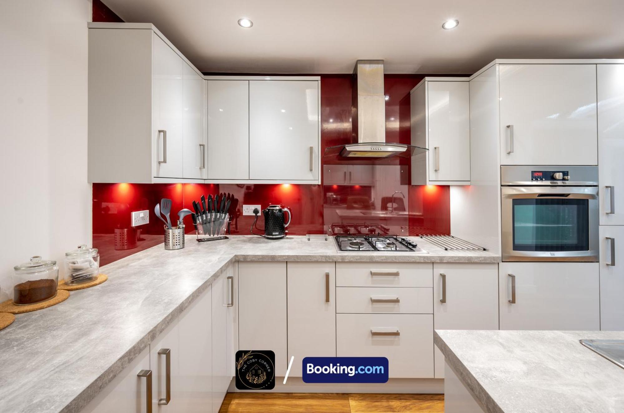 Cosy Corner: 3-Bedroom House with Garden and Free Parking Manchester Exterior photo