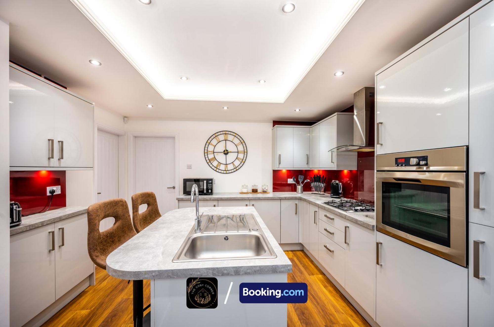 Cosy Corner: 3-Bedroom House with Garden and Free Parking Manchester Exterior photo