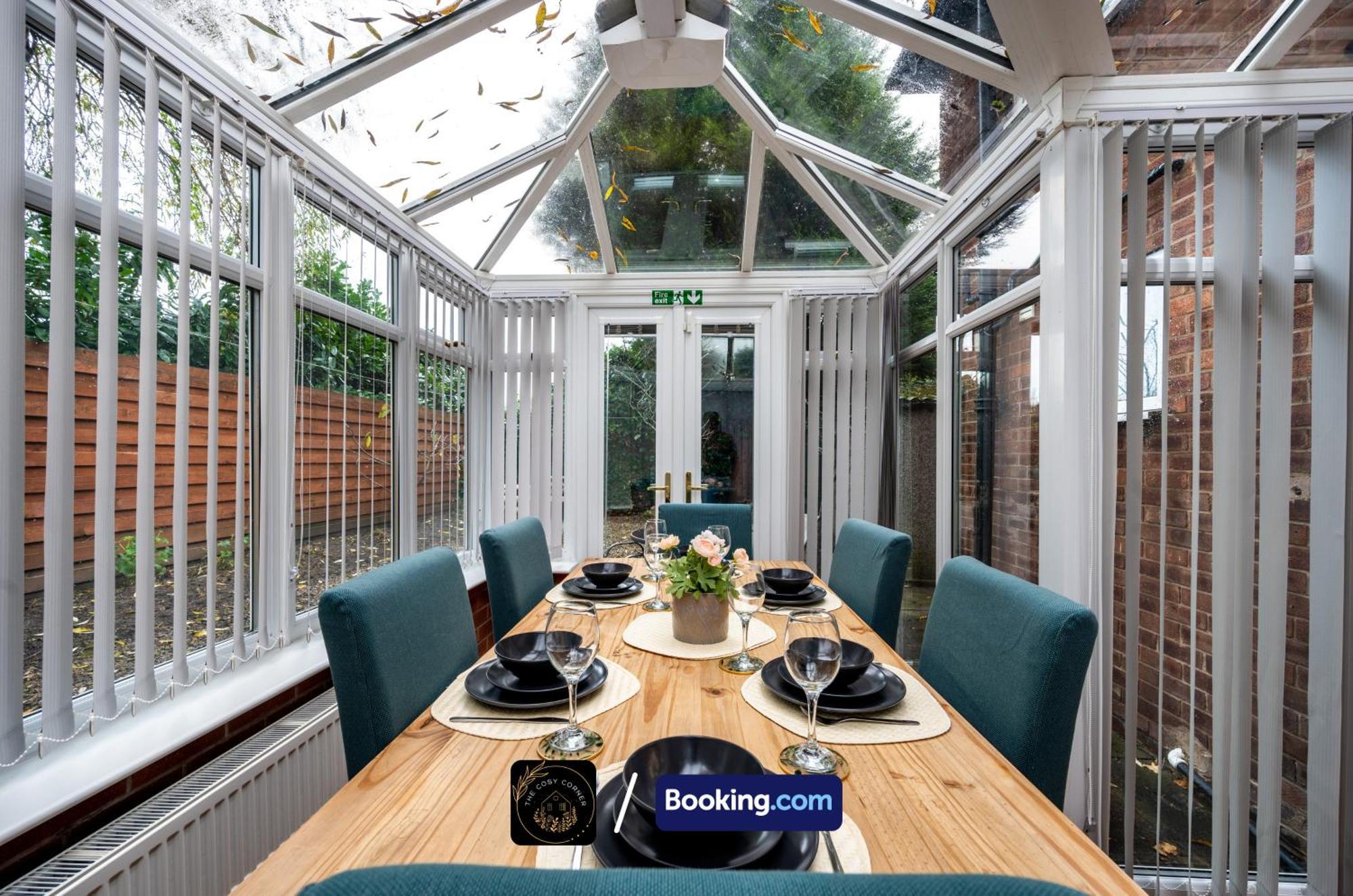 Cosy Corner: 3-Bedroom House with Garden and Free Parking Manchester Exterior photo