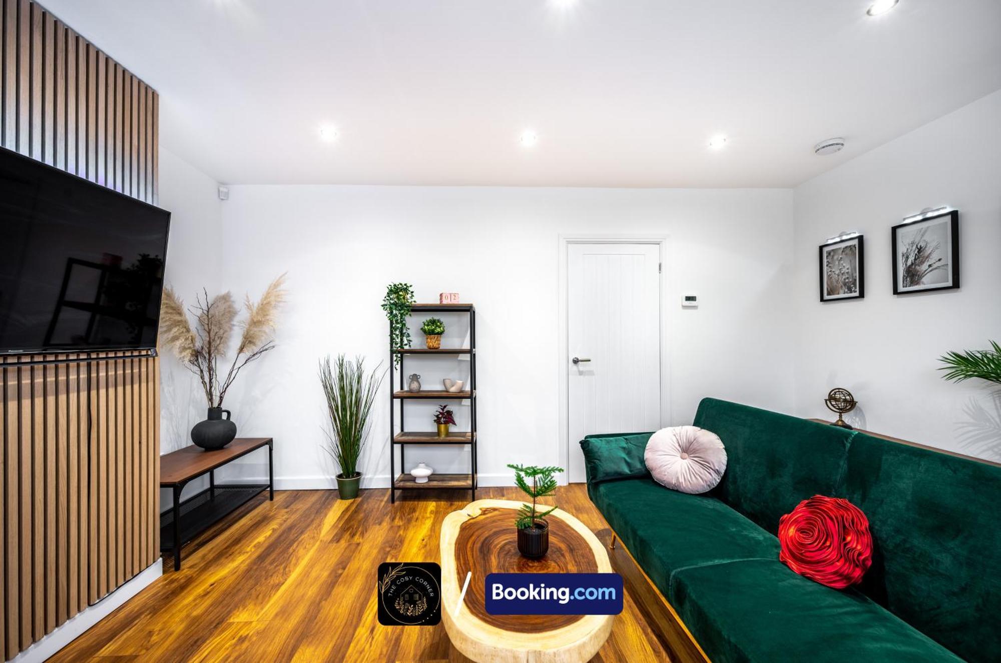 Cosy Corner: 3-Bedroom House with Garden and Free Parking Manchester Exterior photo