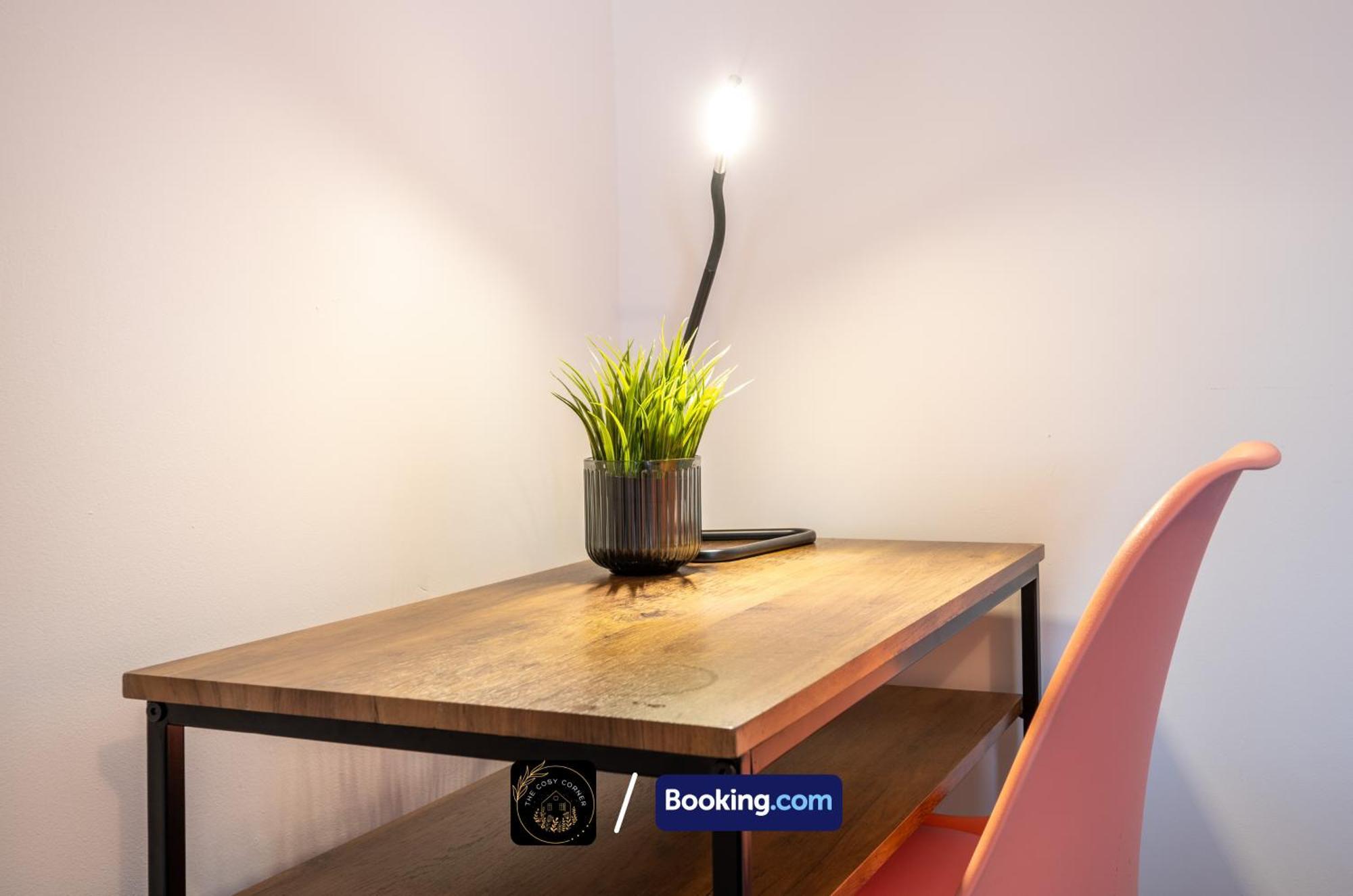Cosy Corner: 3-Bedroom House with Garden and Free Parking Manchester Exterior photo
