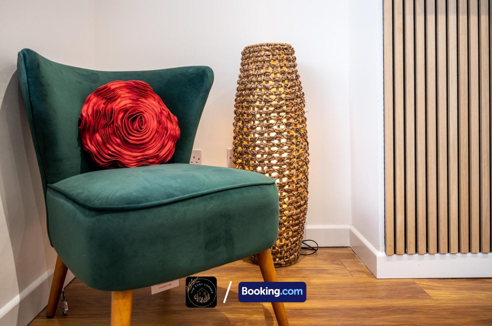Cosy Corner: 3-Bedroom House with Garden and Free Parking Manchester Exterior photo