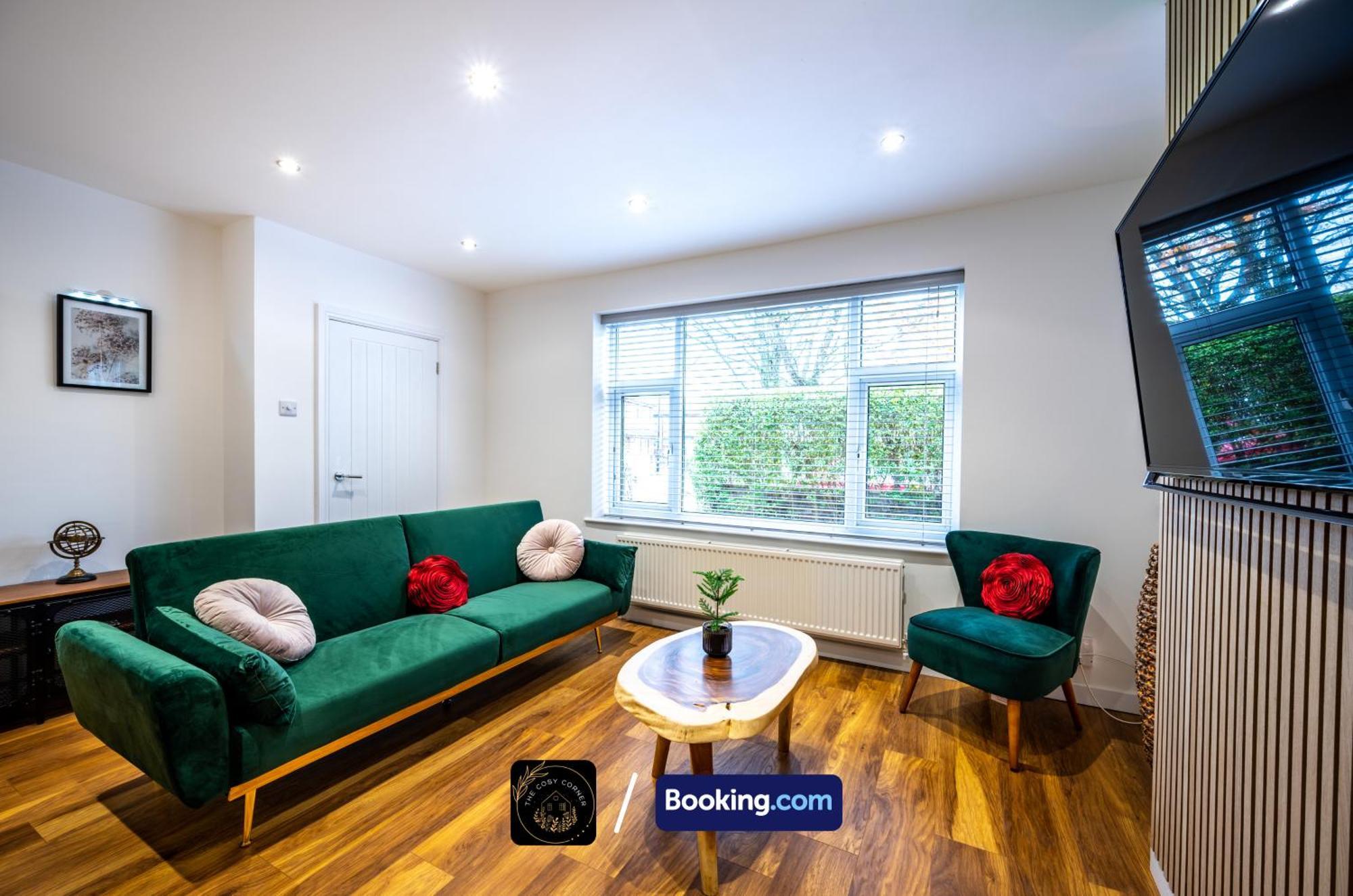 Cosy Corner: 3-Bedroom House with Garden and Free Parking Manchester Exterior photo