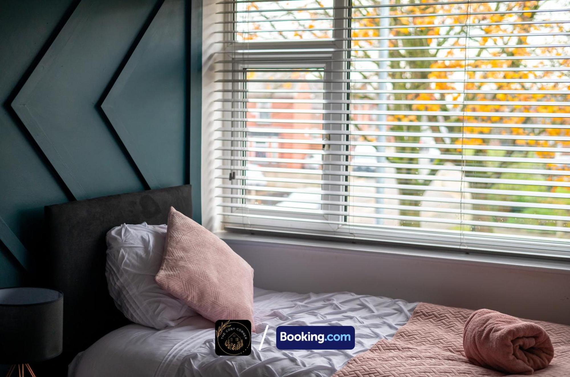 Cosy Corner: 3-Bedroom House with Garden and Free Parking Manchester Exterior photo