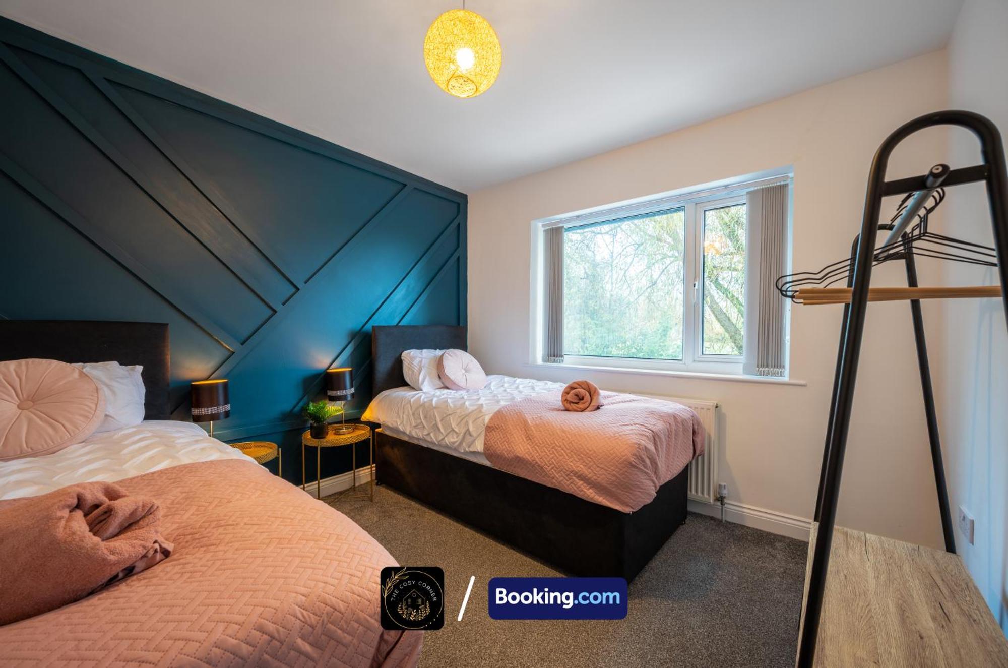 Cosy Corner: 3-Bedroom House with Garden and Free Parking Manchester Exterior photo