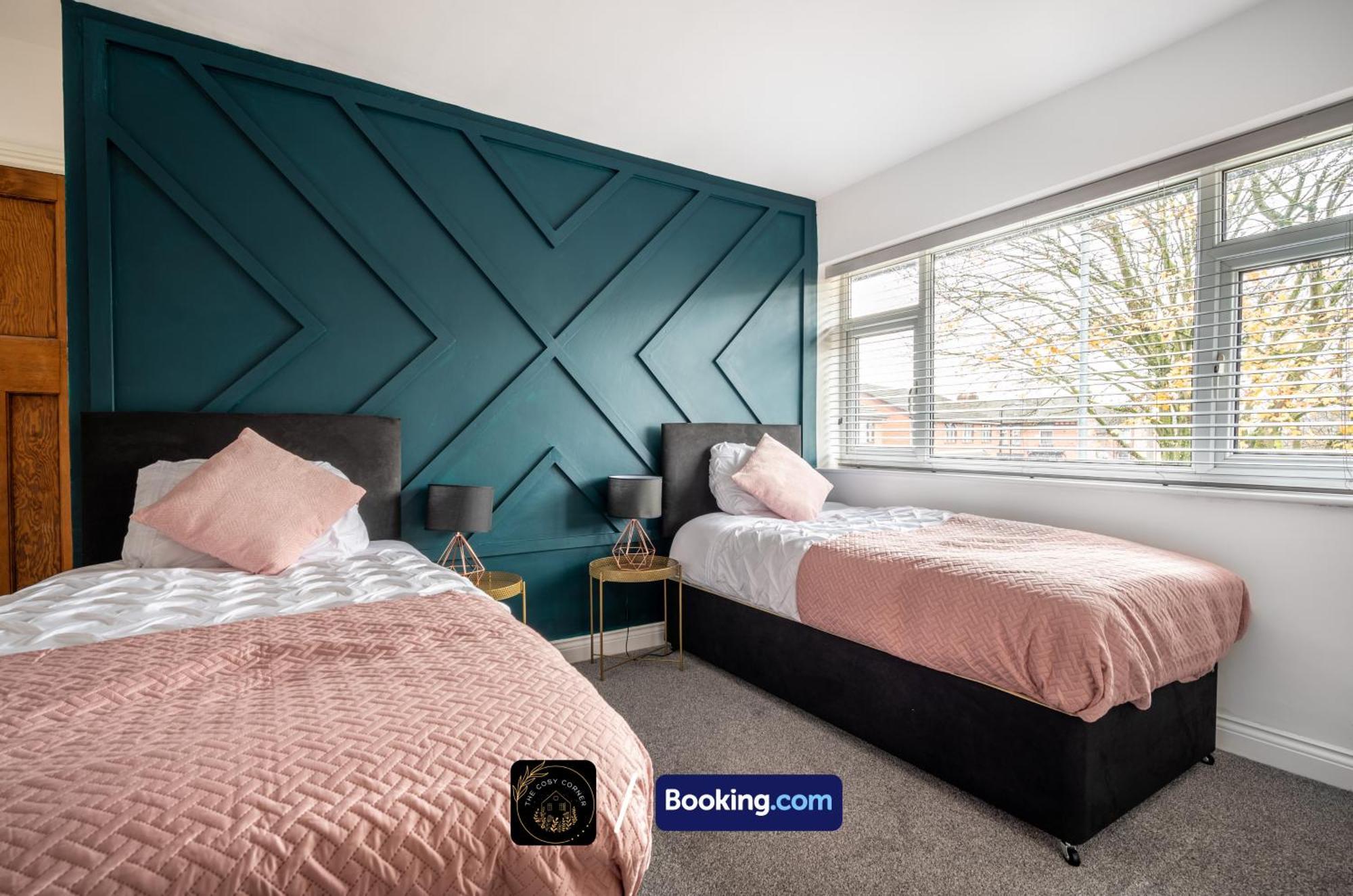 Cosy Corner: 3-Bedroom House with Garden and Free Parking Manchester Exterior photo