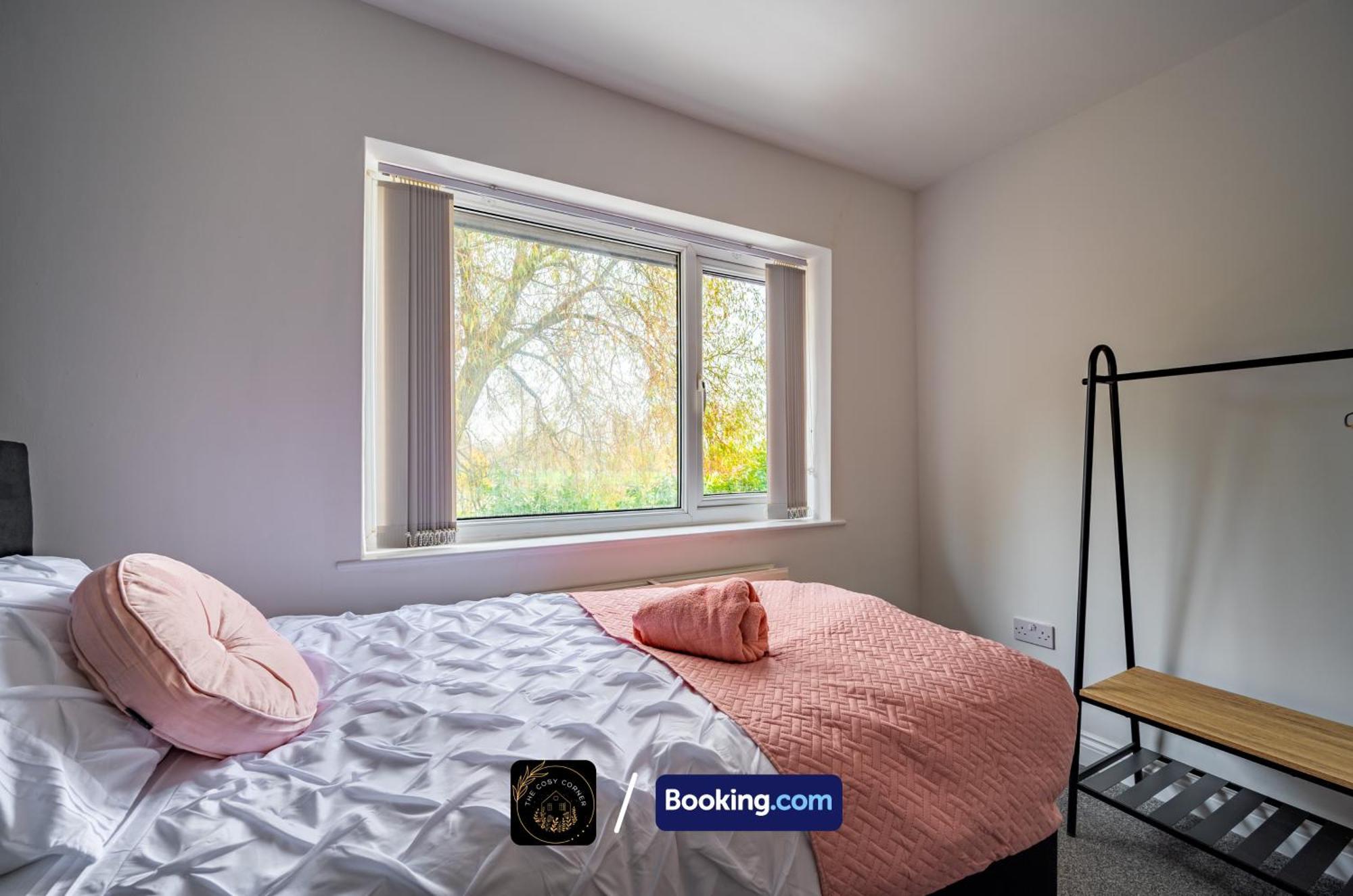 Cosy Corner: 3-Bedroom House with Garden and Free Parking Manchester Exterior photo