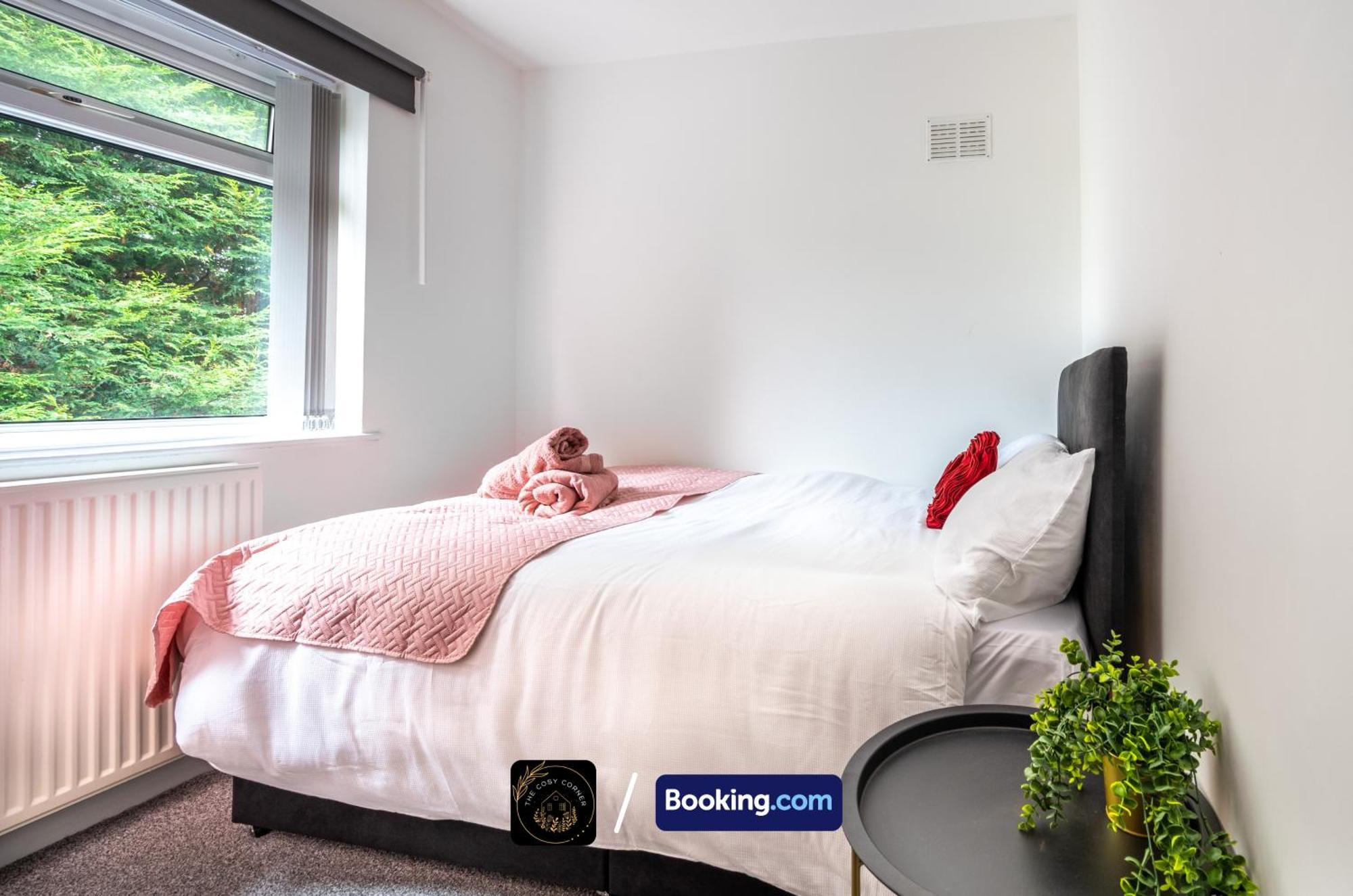 Cosy Corner: 3-Bedroom House with Garden and Free Parking Manchester Exterior photo