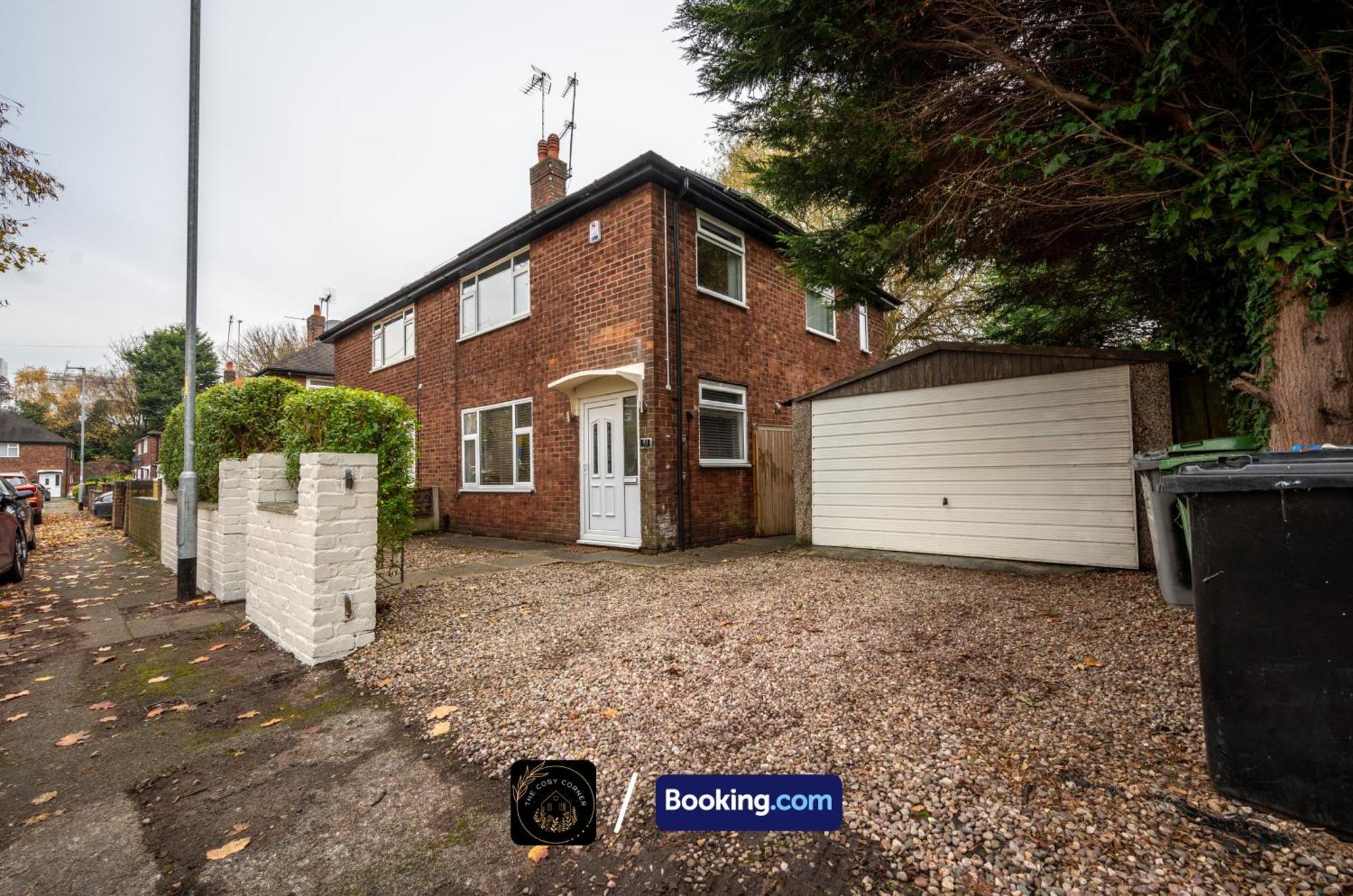 Cosy Corner: 3-Bedroom House with Garden and Free Parking Manchester Exterior photo