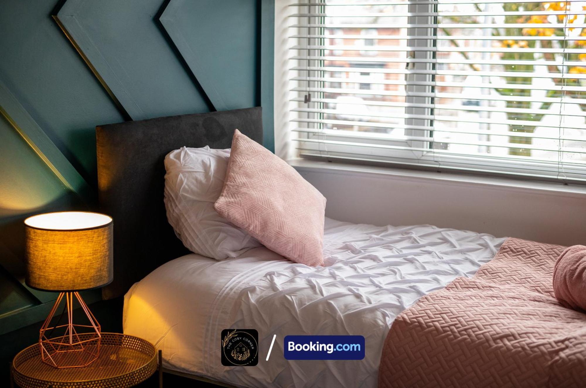 Cosy Corner: 3-Bedroom House with Garden and Free Parking Manchester Exterior photo