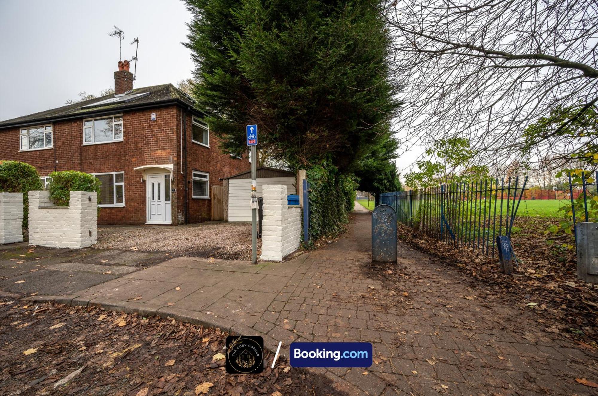 Cosy Corner: 3-Bedroom House with Garden and Free Parking Manchester Exterior photo